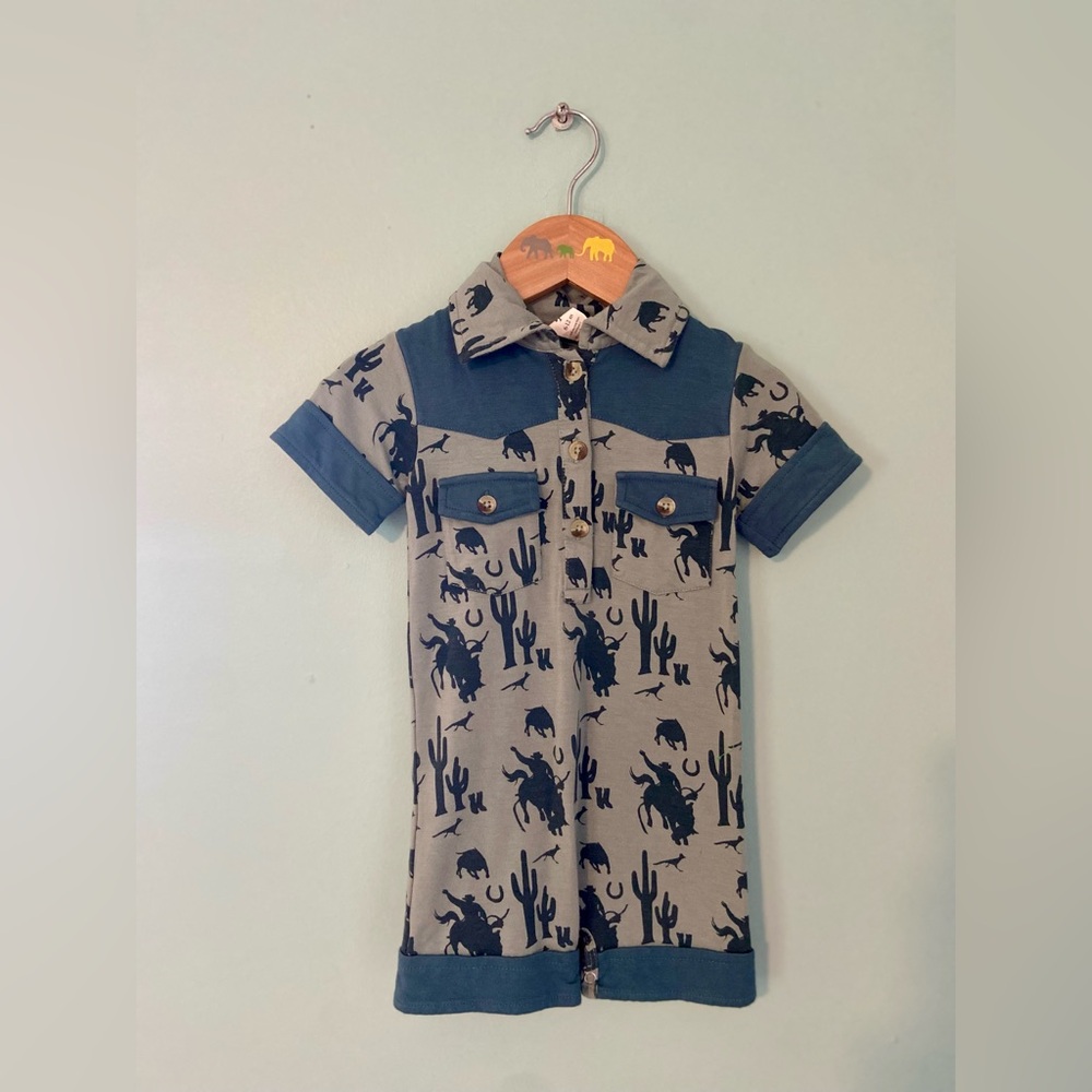 Kate Quinn Gray Shortie with Western Print